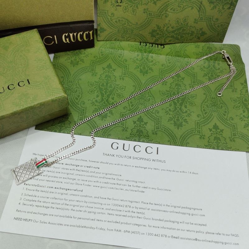 G*u*i necklaces